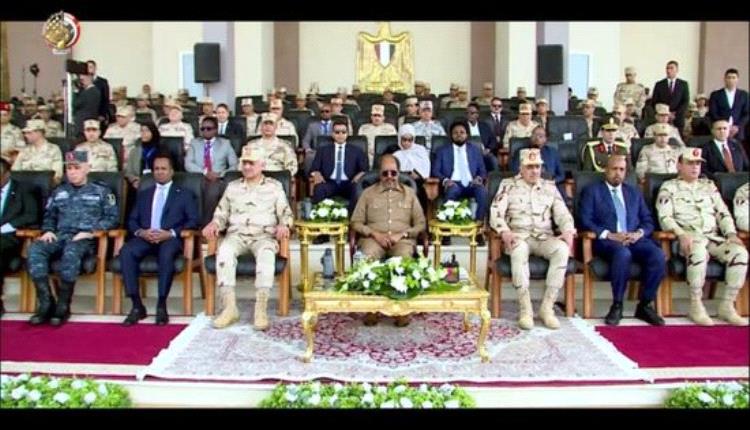 الرئيس الصومالي يشهد اصطفاف القوات المصرية ضمن بعثة الاتحاد الأفريقي