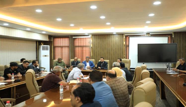 عدن تستنفر مبكرًا لرمضان… خطة رقابية وخدمية بإشراف المحافظ