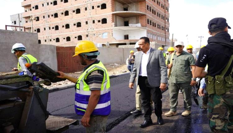 انطلاق إسفلت طريق التقنية – إنماء في عدن لتعزيز البنية التحتية