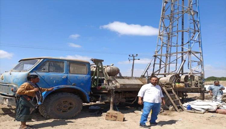 أبين.. مدير الموارد المائية يتفقد مشروع مياه شرب قرية المسيمير بخنفر