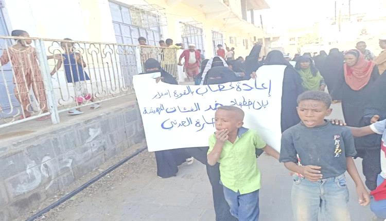 مسيرة حارة العدني بالحوطة: الأهالي يرفضون عودة العاقل السابق ويؤكدون دعمهم للحالي