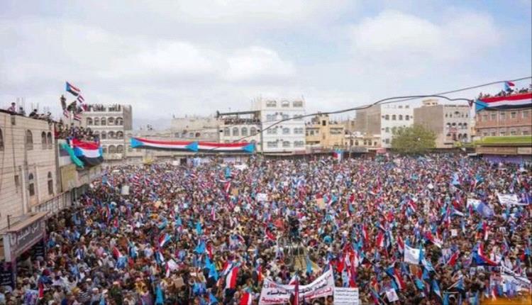 الجنوب يرفض العليمي واتباعه ويطالب بالعدالة والمحاسبة