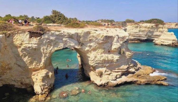 انهيار "قوس الحب" الإيطالي بعد موجة الطقس السيئ