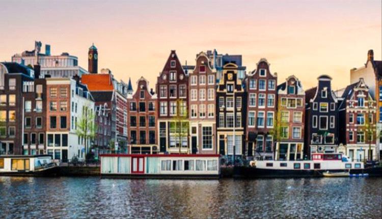 تحت النار: اختراق ضخم يكشف بيانات ملايين العملاء