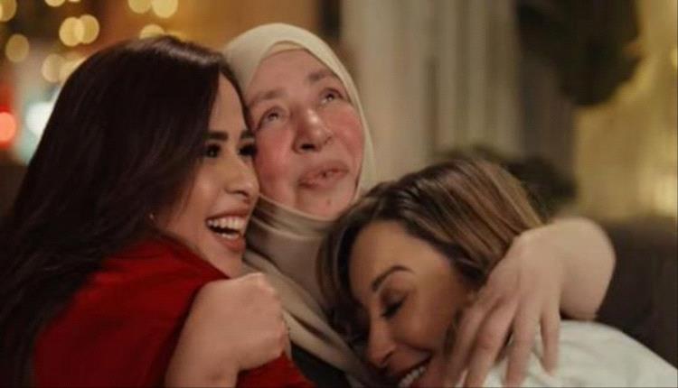 عبلة كامل تعود بعد غياب وتضيء مواقع التواصل