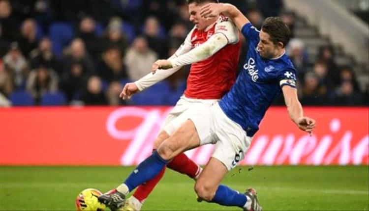 آرسنال يتعثر ويفقد الصدارة