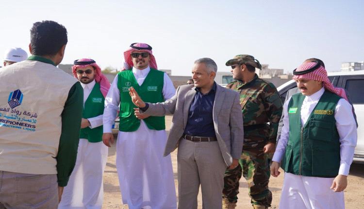 اليافعي يتفقد مركز تأهيل الأطفال ذوي الإعاقة ويشيد بالدعم السعودي