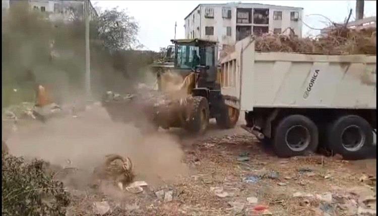 عدن تتنفس صحة: حملة نظافة شاملة تعيد الحيوية لمستشفى الصداقة