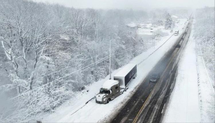 عاصفة ثلجية تضرب شمال شرق أمريكا وحالة الطوارئ سارية