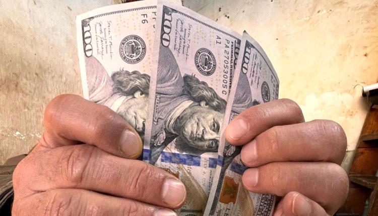 ارتفاع الدولار في بغداد وهبوطه بأربيل مع إغلاق البورصة