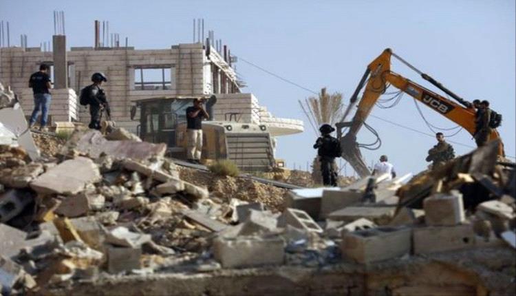 القدس المحتلة: مواطن يُجبر على هدم منزله بذاته