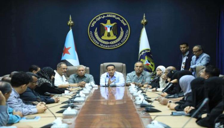الانتقالي يندد بالقمع في الجنوب ويطالب بحماية الحريات والإفراج عن المعتقلين