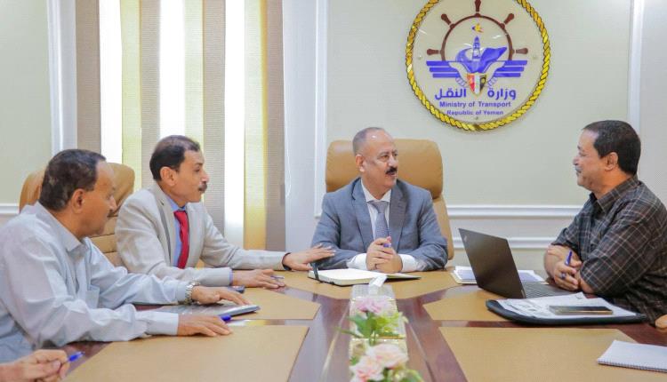 العمري يبحث تأهيل ميناء المخا وتفعيل «النافذة الواحدة»