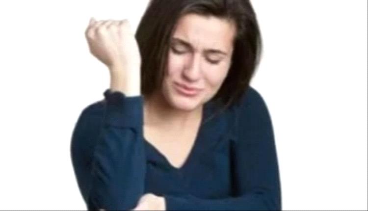 دراسة: اختلافات هرمونية ومناعية تفسر استمرار الألم لدى النساء لفترات أطول