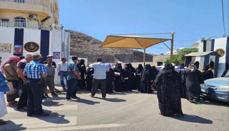 المجلس الانتقالي الجنوبي.. تصعيد جديد بعد إغلاق المقار في عدن