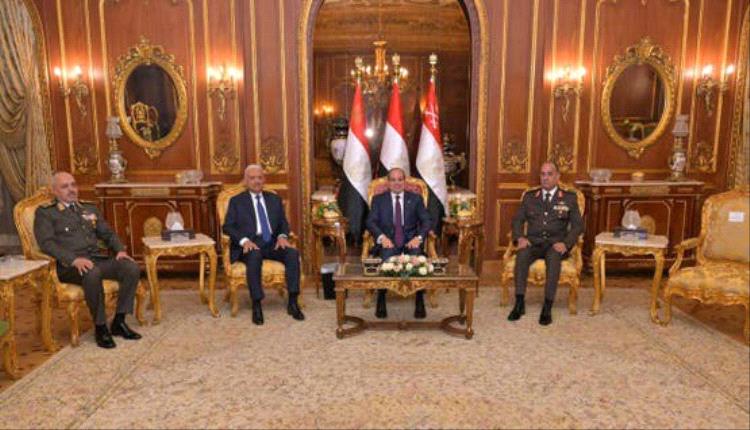 مصر.. السيسي يعين عبد المجيد صقر مساعداً ويمنحه نوط الجمهورية