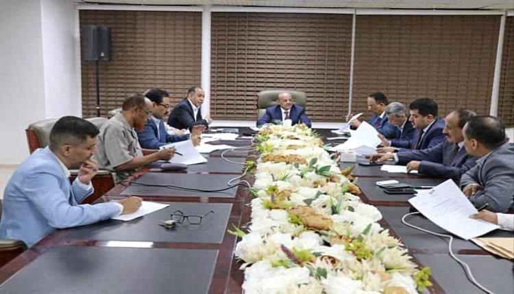 «المركزي اليمني» يقاوم ضغوط البنوك وشركات الصرافة
