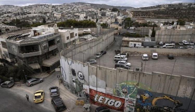 تصاعد العنف بالضفة: مستوطنون يحرقون ممتلكات فلسطينية في سوسيا