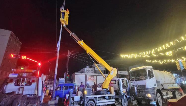 حملة صيانة تعيد النور لشوارع الشيخ عثمان بعدن