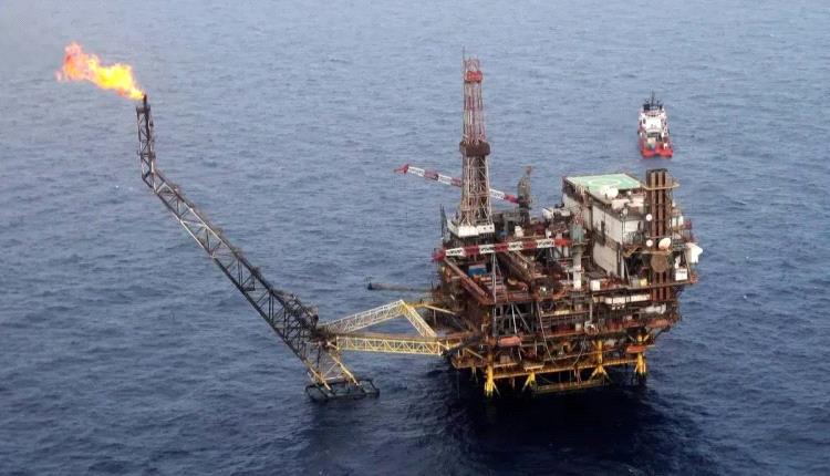 العراق يُثبّت حدوده البحرية ويفتح باب الثروات النفطية والغازية في عمق الخليج