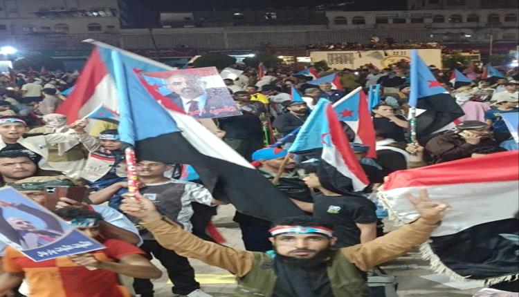 عدن تحتشد قبل “مليونية القرار”... ساحة العروض تمتلئ مبكراً