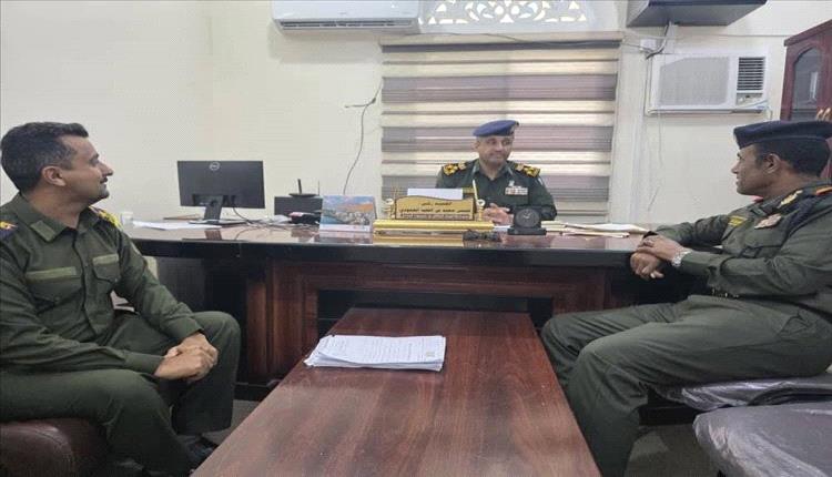 الجابري يتفقد البحث الجنائي بالمكلا ويؤكد: لا تساهل مع المجرمين