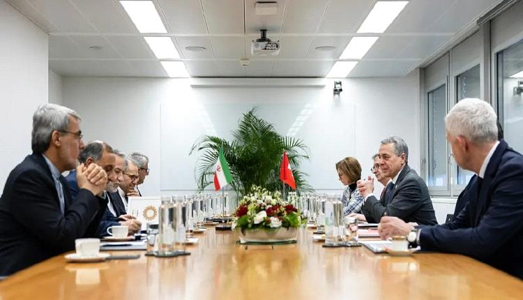 إيران تطالب برفع العقوبات وواشنطن تشعر بخيبة أمل في جنيف