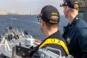 إيلات تودع المدمرة الأمريكية 