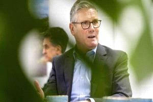 رئيس الوزراء البريطاني يعلن إرسال الأسطول