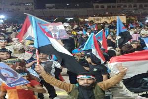عدن تحتشد قبل “مليونية القرار”... ساحة العروض تمتلئ مبكراً