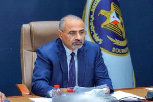 ذباب الرياض يستهدف الرئيس الزُبيدي بالشائعات لصرف الأنظار عن مجزرة عتق