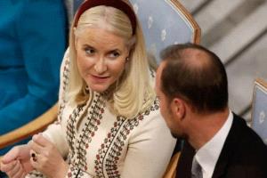 ولية عهد النرويج تعتذر للعائلة المالكة بعد الكشف عن صلتها بجيفري إبستين