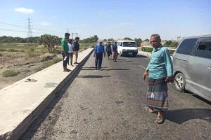 حادث مروع على جسر الحسيني بلحج يُصيب امرأة وطفلها بعد سقوطهما من أعلى الجسر