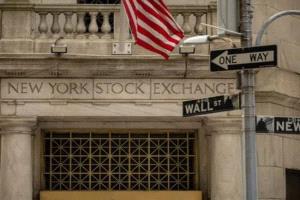 عوائد السندات الأمريكية ترتد صعوداً بعد محضر الفيدرالي