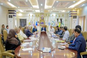 العمري يحدد أولويات النقل ويشدد على الحوكمة والانضباط بالمنافذ