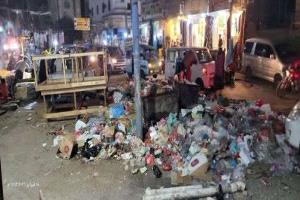 موجه غضب في شوارع الشيخ عثمان بسبب تكدس أكوام القمامة