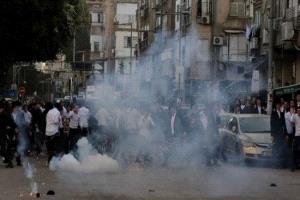 غضب الشارع يتصاعد: اشتباكات في القدس وتل أبيب رفضًا لإعفاء الحريديم ومساءلة بنيامين نتنياهو