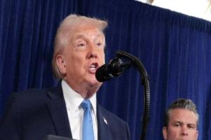 ترامب ينفي صلته بإبستين ويهدد بالمقاضاة بعد تسريبات العدل