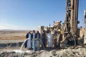 المهرة تعزز مصادر المياه الريفية بحفر 3 آبار ارتوازية في منعر