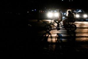 عطل كهربائي واسع يُغرق شرق كوبا في الظلام