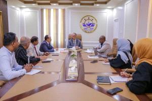 تحركات لتطوير الموانئ.. وزير النقل يستعرض خطط التوسعة في البحر العربي