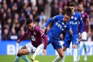 العنصرية تثير الجدل في إنجلترا.. تضامن واسع مع نجمي تشيلسي وبيرنلي