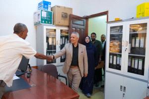 اليافعي يتفقد صندوق الرعاية ويشدد على دعم الفئات الأشد احتياجاً