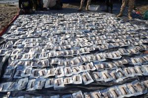 قوات العمالقة تضبط أكبر شحنة كبتاجون قبالة باب المندب