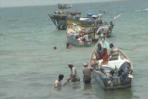 الإفراج عن صيادين يمنيين احتجزوا في المياه الإقليمية العُمانية
