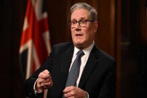 ستارمر يتعهد بإخضاع روبوتات الدردشة للمساءلة القانونية