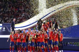 محنة القائد.. نجم إسبانيا مهدد بالغياب عن المونديال
