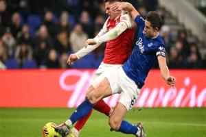 آرسنال يتعثر ويفقد الصدارة