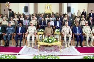 الرئيس الصومالي يشهد اصطفاف القوات المصرية ضمن بعثة الاتحاد الأفريقي