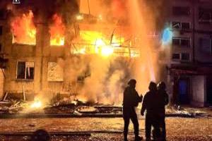 غارات روسية ليلية تودي بحياة ثلاثة مدنيين وتخلف دمارًا في خاركيف وأوديسا